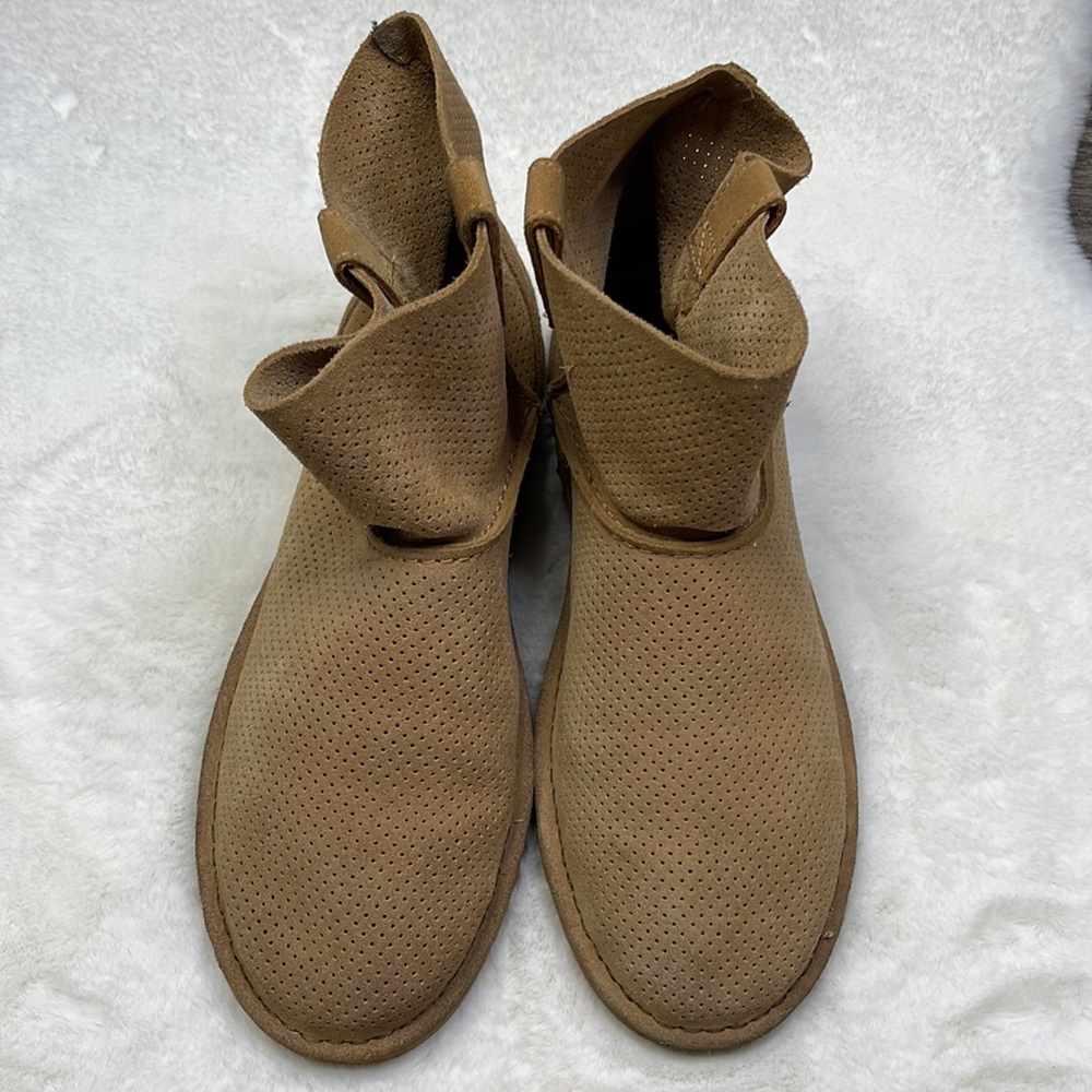 UGG Australia Woman’s US 9 Unlined Classic Mini Perf Suede Boots - Picture 3 of 11